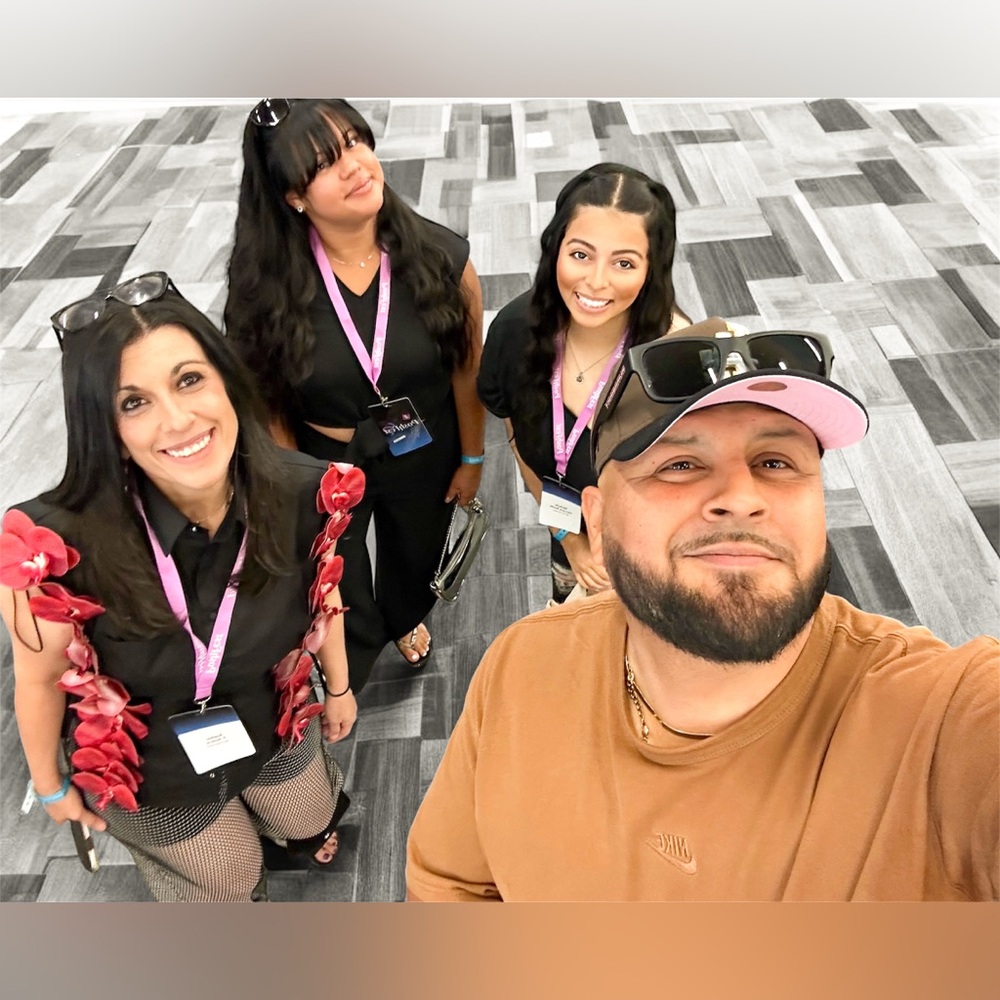 ✨@WHOA_MAMAGLOW IS LIVE✨ - Picture 7 of 16